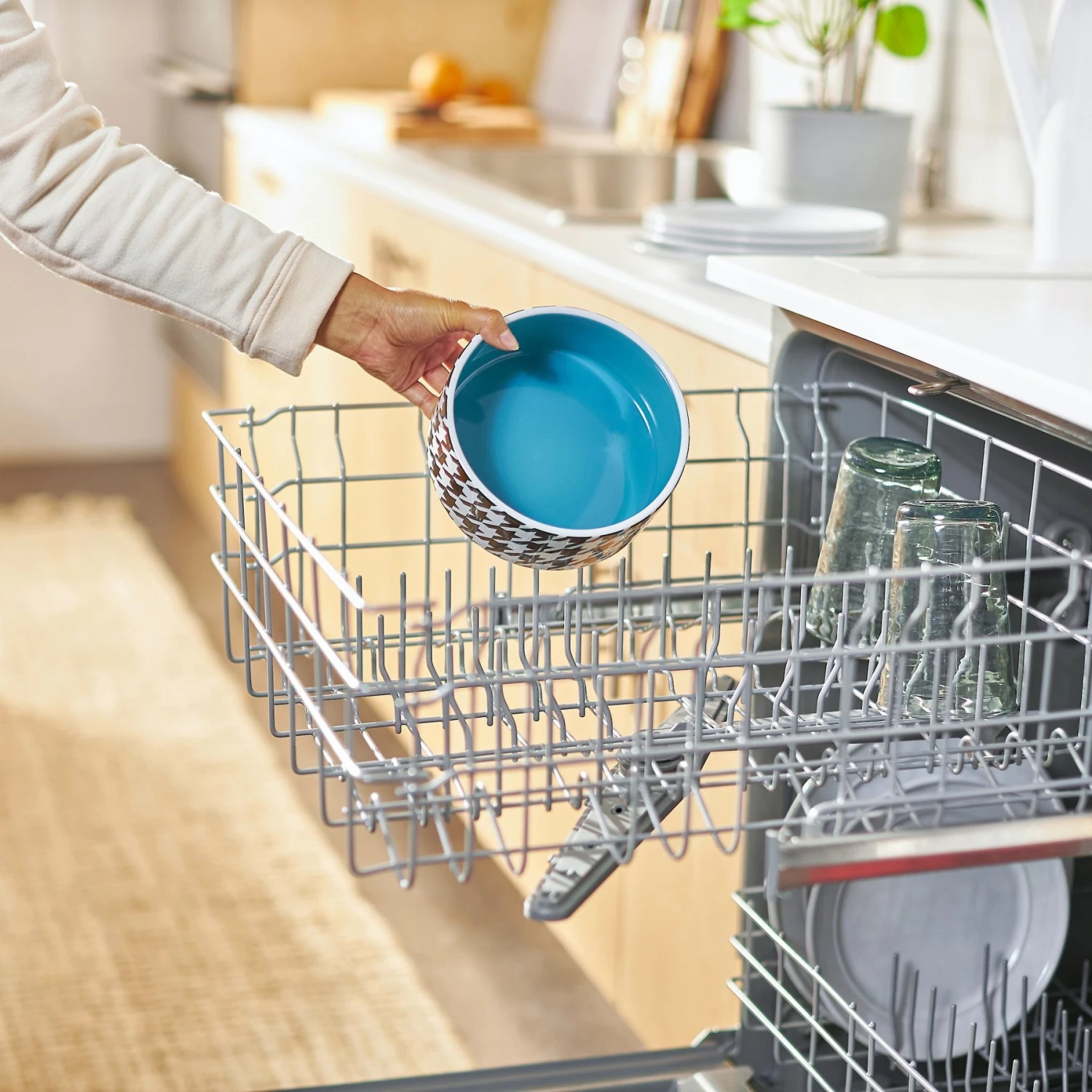 Frisco Houndstooth Non-skid Ceramic Dog Bowl 8 Frisco Houndstooth Non-skid Ceramic Dog Bowl - Image 6