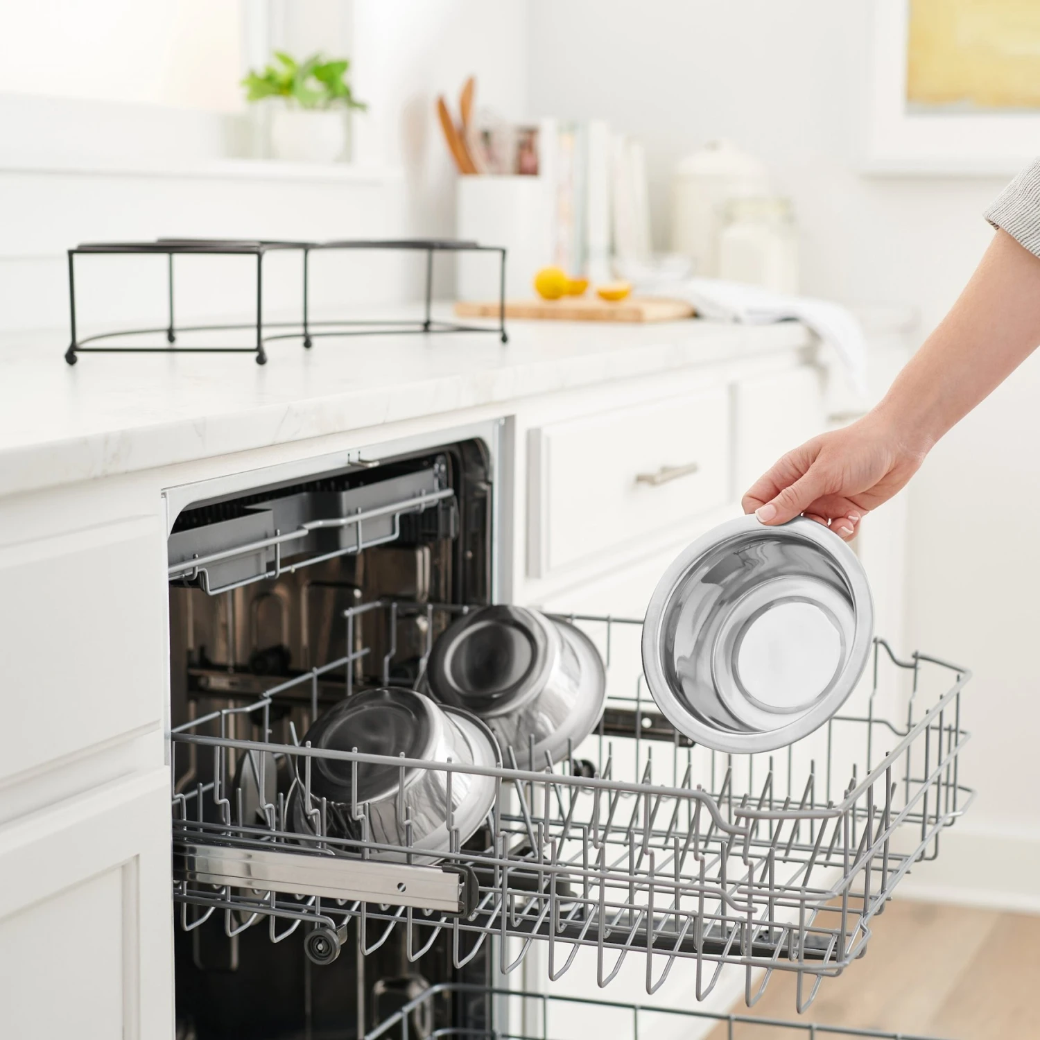 Frisco Multi Pet Feeding 3-Bowls Curved Stainless Steel Dog & Cat Bowl 8 Frisco Multi Pet Feeding 3-Bowls Curved Stainless Steel Dog & Cat Bowl - Image 6